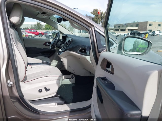 2017 CHRYSLER PACIFICA LIMITED 5