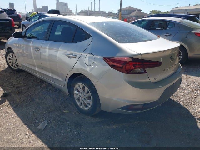 2019 HYUNDAI ELANTRA SE 3