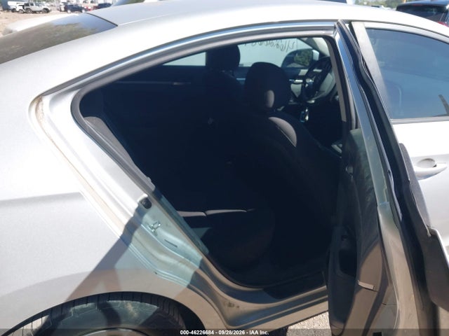 2019 HYUNDAI ELANTRA SE 8