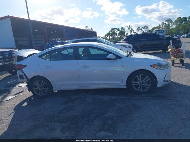 2017 HYUNDAI ELANTRA SE 13