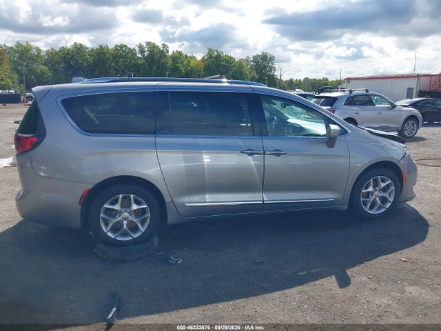 2020 CHRYSLER PACIFICA TOURING L 13
