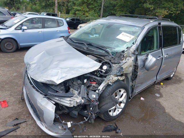 2020 CHRYSLER PACIFICA TOURING L 6