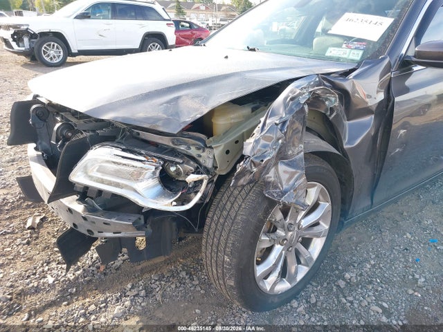 2017 CHRYSLER 300 LIMITED AWD 6