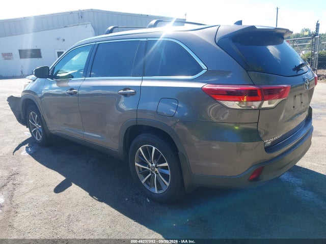 2017 TOYOTA HIGHLANDER XLE 3