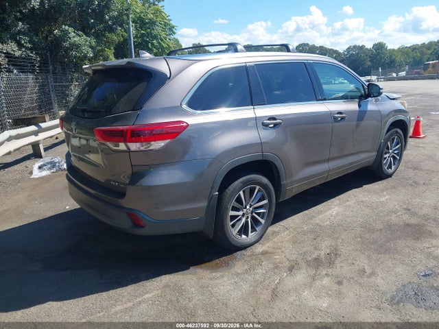 2017 TOYOTA HIGHLANDER XLE 4