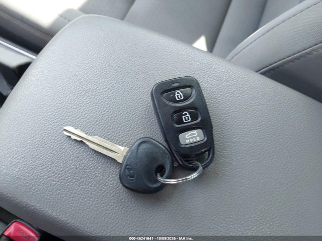 2017 HYUNDAI ELANTRA SE 11