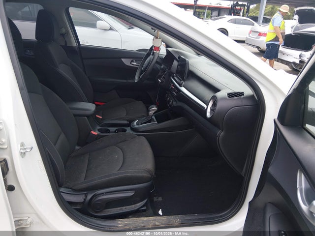 2022 KIA FORTE FE 5