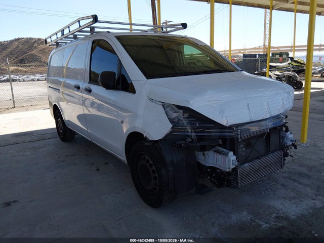 2017 MERCEDES-BENZ METRIS