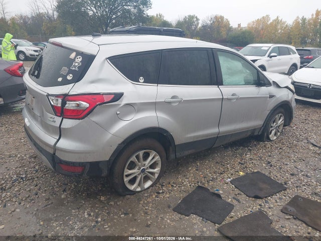 2017 FORD ESCAPE SE 4