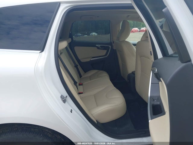2017 VOLVO XC60 T6 DYNAMIC 8