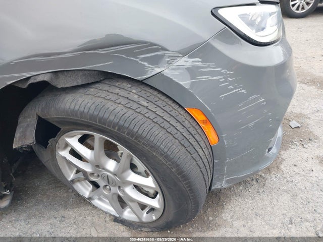 2025 CHRYSLER PACIFICA SELECT 18