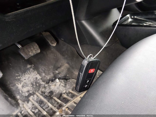 2017 TOYOTA PRIUS THREE TOURING 11