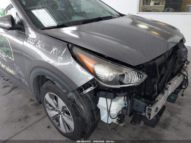 2017 KIA NIRO LX 6