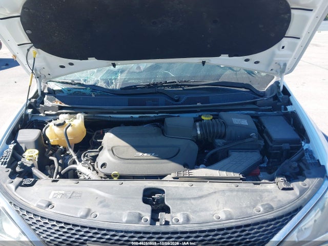 2018 CHRYSLER PACIFICA LIMITED 10