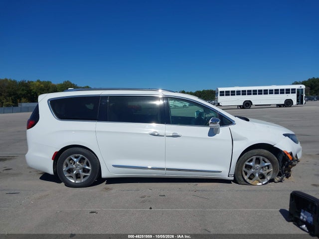 2018 CHRYSLER PACIFICA LIMITED 14