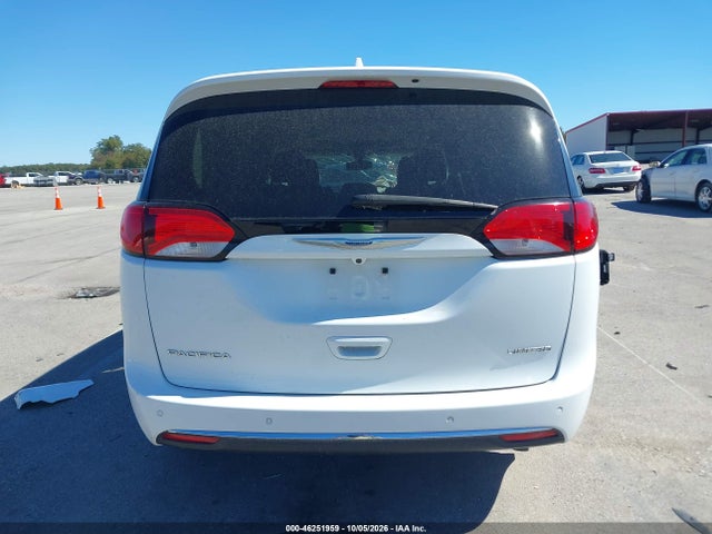 2018 CHRYSLER PACIFICA LIMITED 17