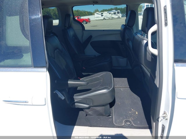 2018 CHRYSLER PACIFICA LIMITED 8