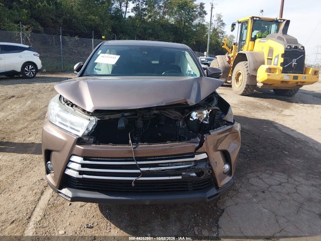 2017 TOYOTA HIGHLANDER LE PLUS 11