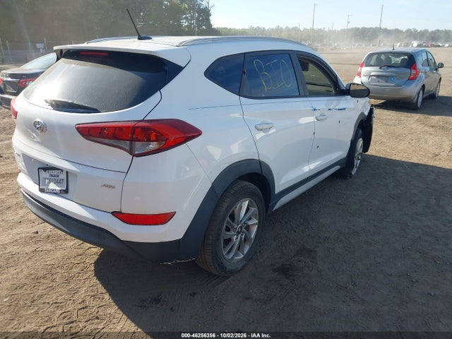 2017 HYUNDAI TUCSON SE 4