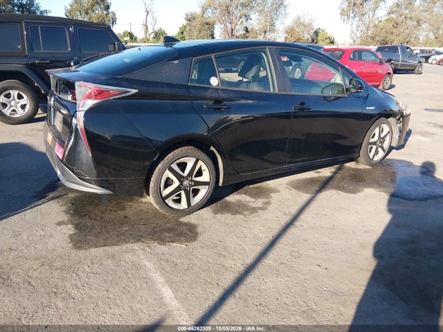 2017 TOYOTA PRIUS THREE TOURING 4