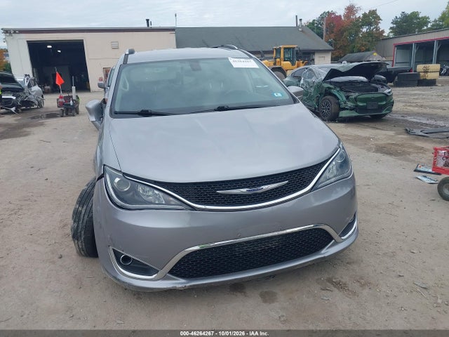 2019 CHRYSLER PACIFICA TOURING L 12