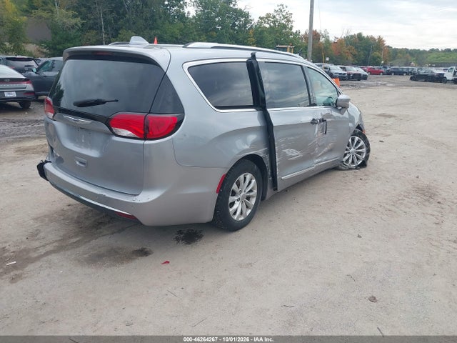 2019 CHRYSLER PACIFICA TOURING L 4