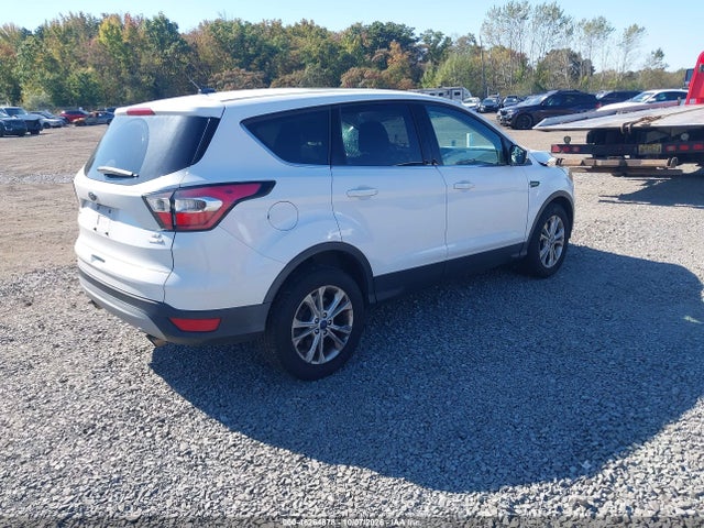 2017 FORD ESCAPE SE 4