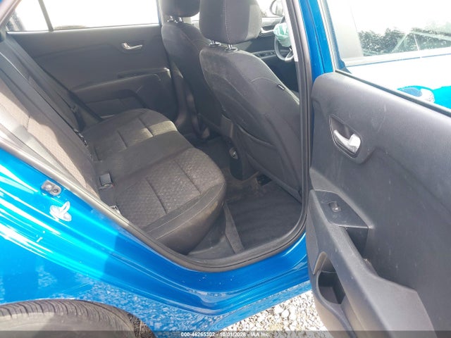 2022 KIA RIO 5 PUERTAS S 19