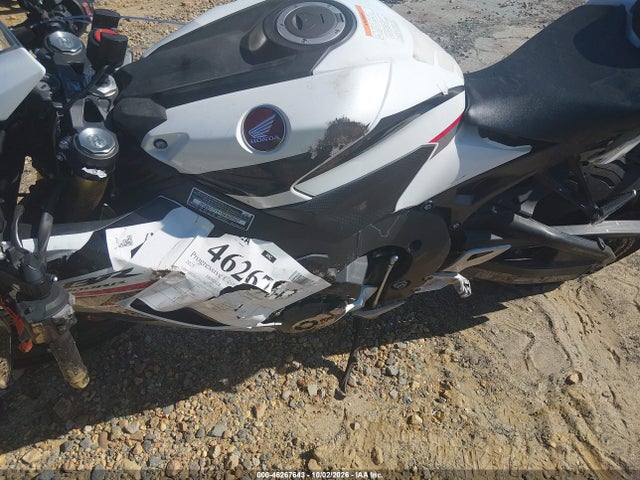 2025 HONDA CBR1000 RR 14
