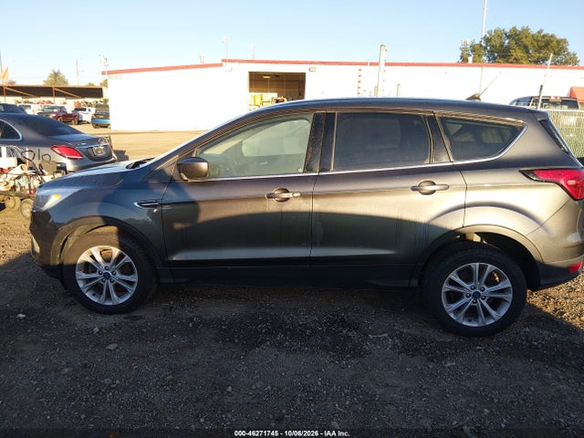 2019 FORD ESCAPE SE 14