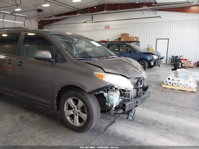 2017 TOYOTA SIENNA LE 8 PASSENGER 19