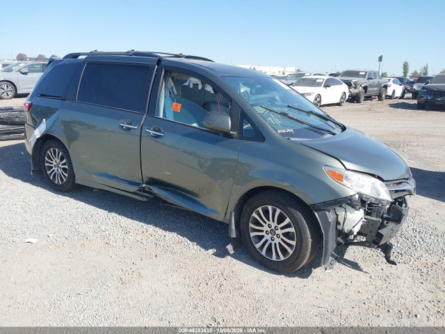 2018 TOYOTA SIENNA XLE 7 PASSENGER
