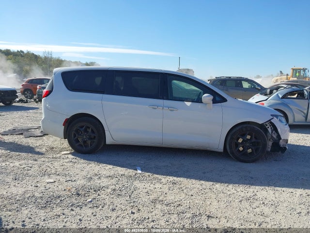 2020 CHRYSLER PACIFICA TOURING 13