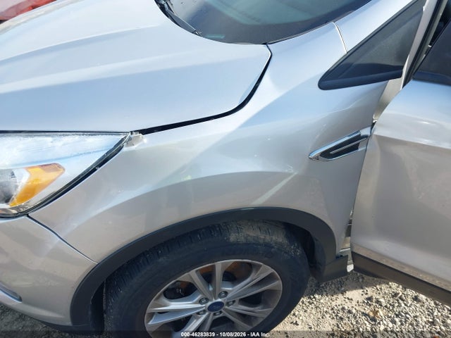 2017 FORD ESCAPE SE 13