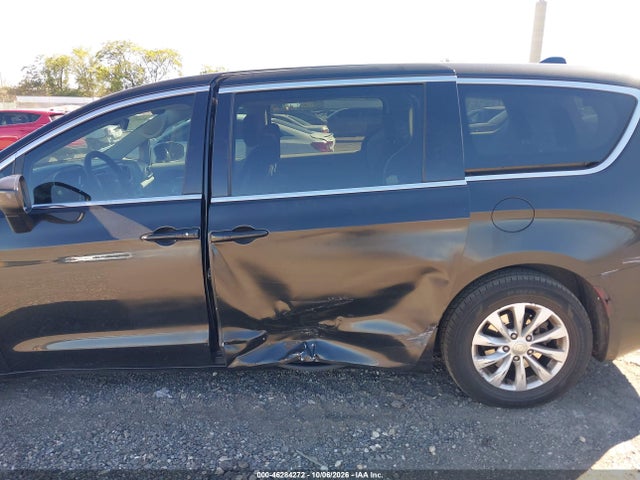 2017 CHRYSLER PACIFICA TOURING 6
