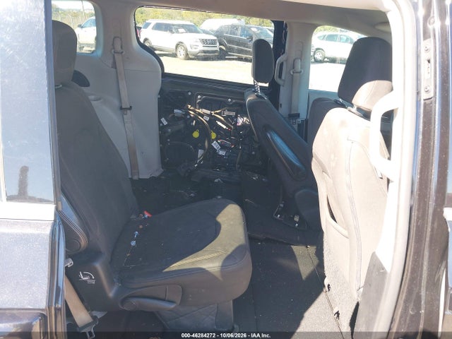 2017 CHRYSLER PACIFICA TOURING 8