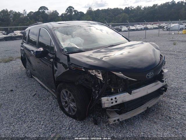 2021 TOYOTA SIENNA XLE