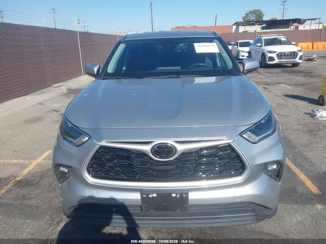 2021 TOYOTA HIGHLANDER LE 12