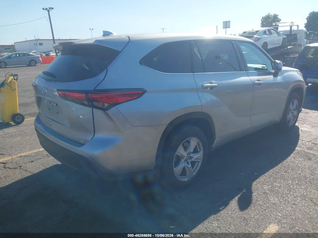 2021 TOYOTA HIGHLANDER LE 4