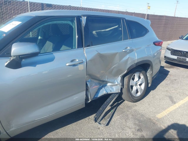 2021 TOYOTA HIGHLANDER LE 6
