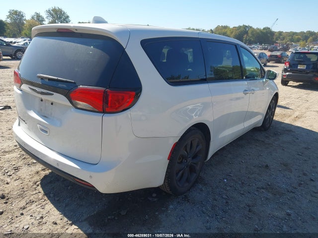 2020 CHRYSLER PACIFICA TOURING 4