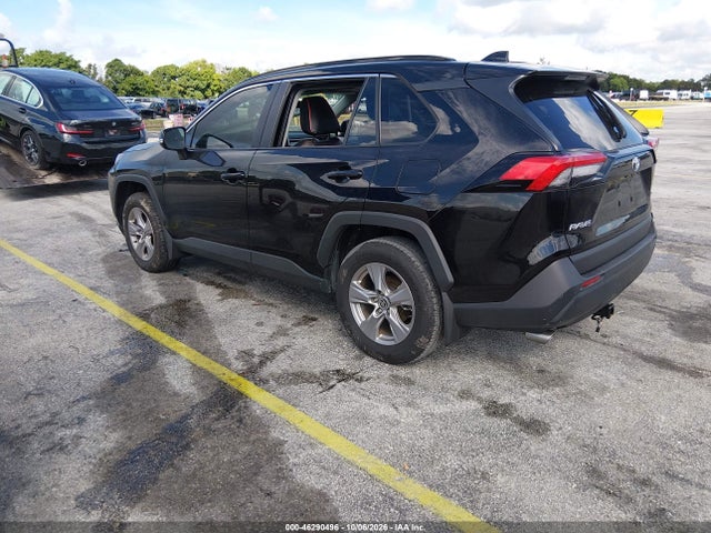 2025 TOYOTA RAV4 XLE 3