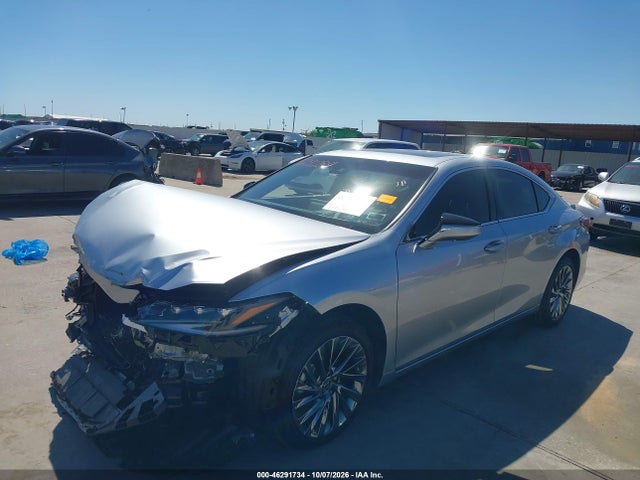 2025 LEXUS ES 300 2