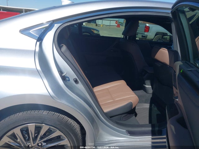 2025 LEXUS ES 300 8