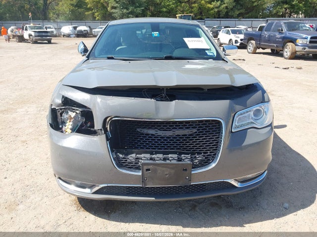 2018 CHRYSLER 300 LIMITED 6