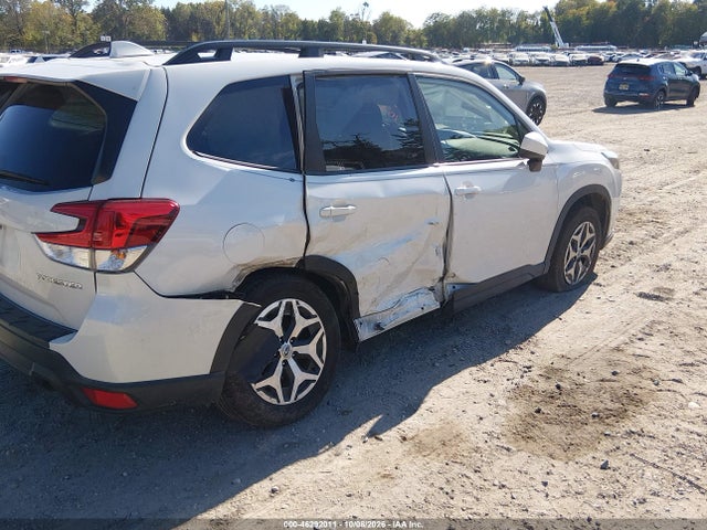 2022 SUBARU FORESTER PREMIUM 17