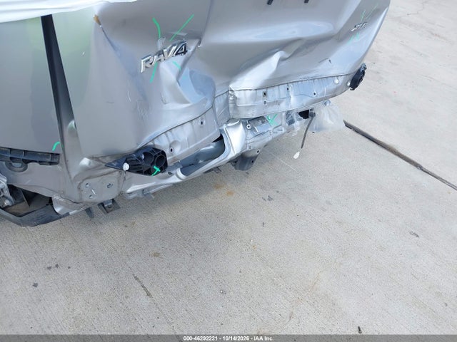 2018 TOYOTA RAV4 XLE 6
