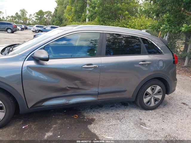 2017 KIA NIRO LX 6
