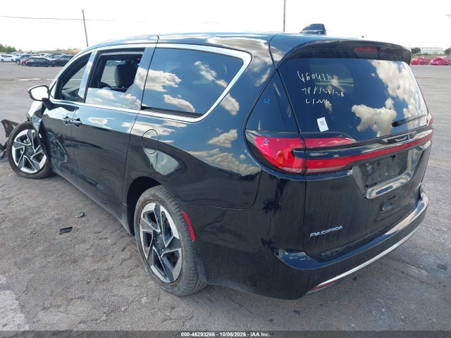 2027 CHRYSLER PACIFICA 3