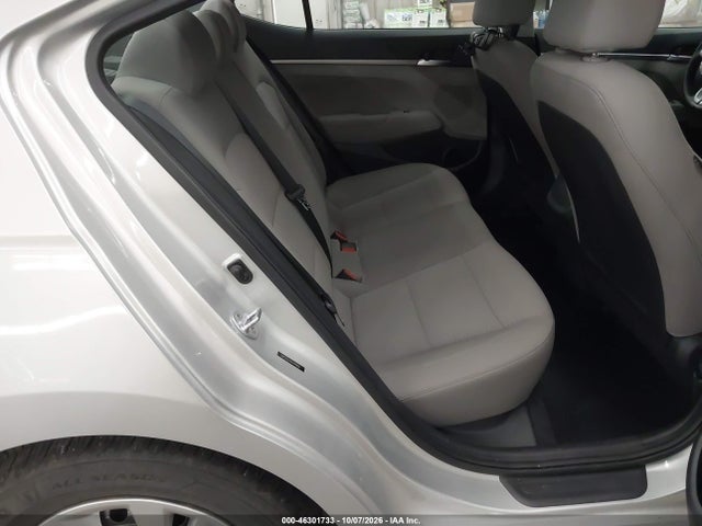 2019 HYUNDAI ELANTRA SE 8